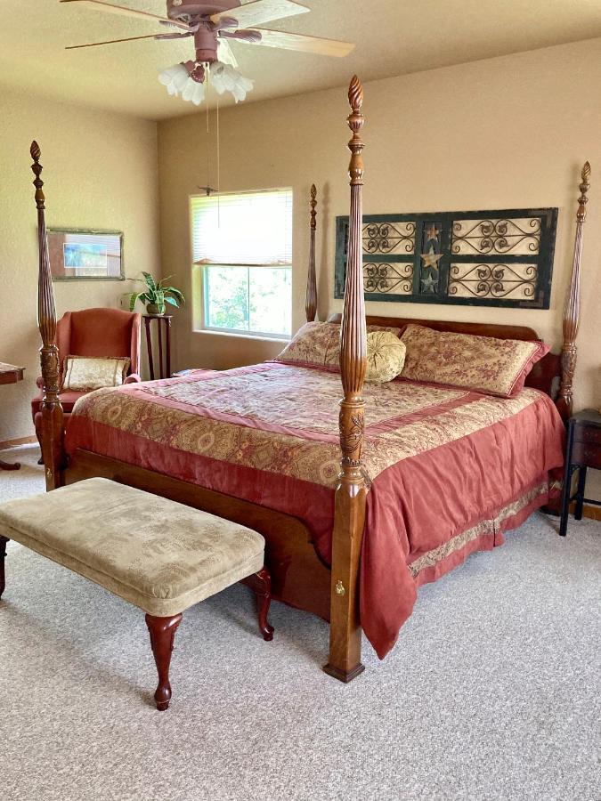Casa Del Rio Bed And Breakfast Bastrop Exterior photo
